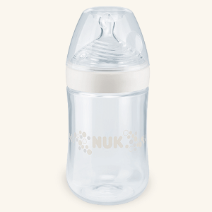 בקבוק לתינוק NUK – 260ml נוק לבן
