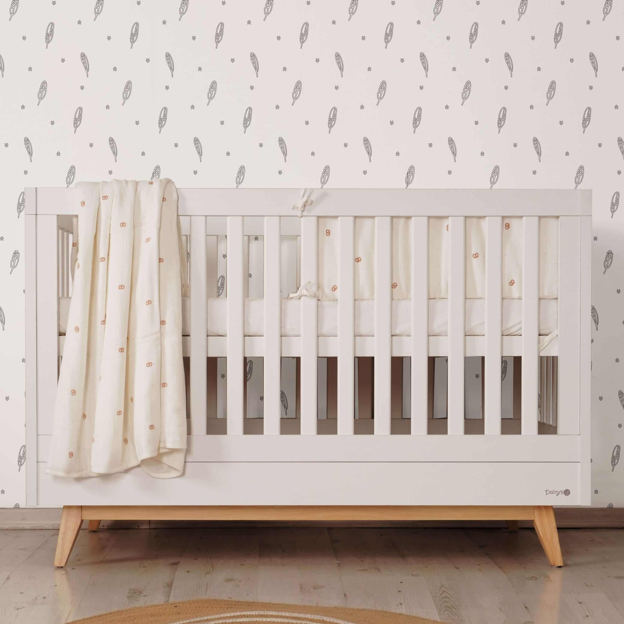 מיטת תינוק מייסון – לבן שילוב עץ – דייניז Dainy’s