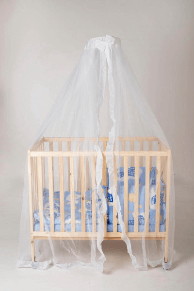 כילה למיטה/עריסה תינוק עם תחרה בצבע לבן – אורפלסט