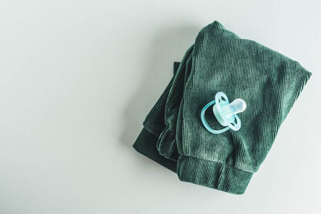 מוצץ לתינוק שנולד המדריך המקיף להורים חדשים